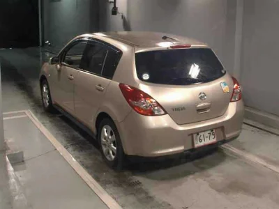 NISSAN TIIDA