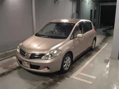 NISSAN TIIDA