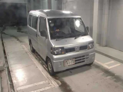 NISSAN CLIPPER VAN