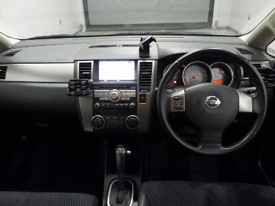 NISSAN TIIDA