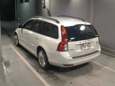 VOLVO V50
