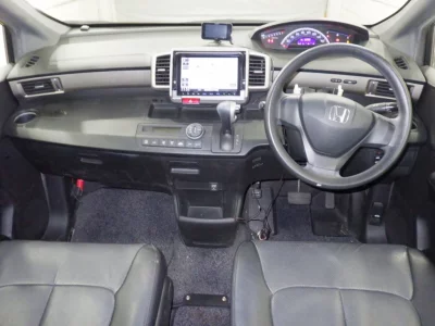 HONDA FREED SPIKE