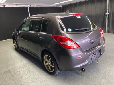 NISSAN TIIDA