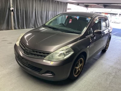 NISSAN TIIDA
