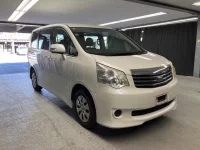 Цена авто Toyota Noah с аукционов Японии, номер кузова ZRR70G, пробег 121 000, оценка 6