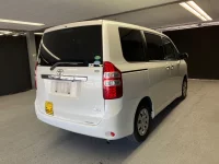 Цена авто Toyota Noah с аукционов Японии, номер кузова ZRR70G, пробег 121 000, оценка 6