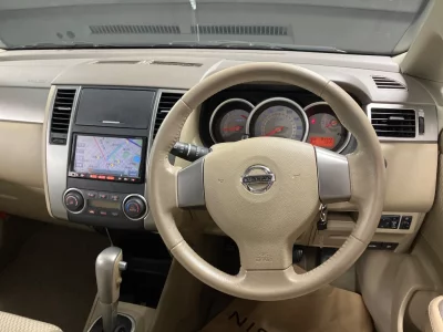 NISSAN TIIDA