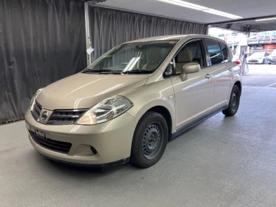 NISSAN TIIDA