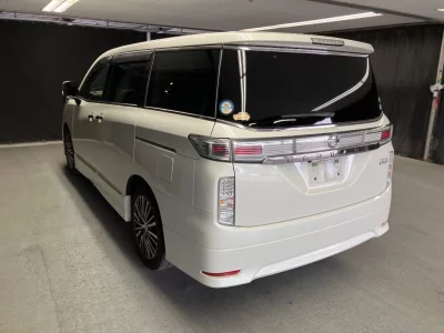 NISSAN ELGRAND