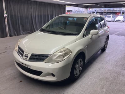 NISSAN TIIDA