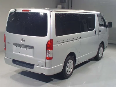 TOYOTA HIACE VAN