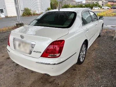 TOYOTA CROWN MAJESTA
