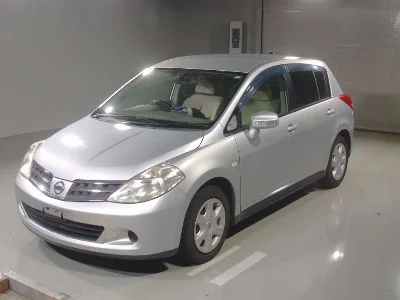 NISSAN TIIDA