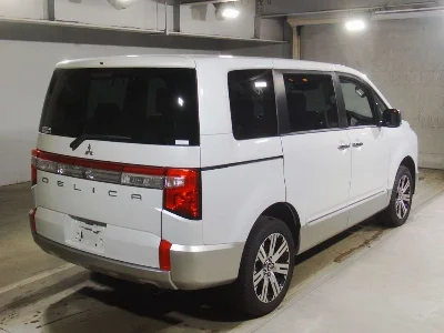 MITSUBISHI DELICA D5