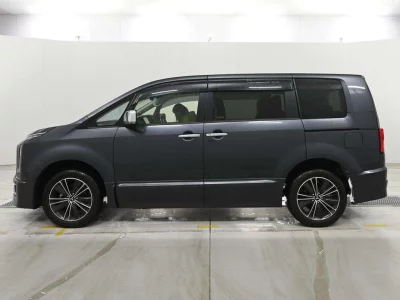 MITSUBISHI DELICA D5
