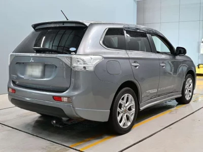MITSUBISHI OUTLANDER PHEV