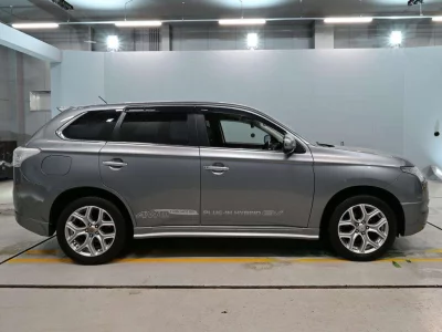 MITSUBISHI OUTLANDER PHEV