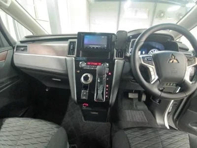 MITSUBISHI DELICA D5