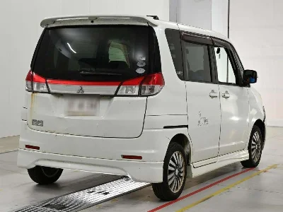 MITSUBISHI DELICA D2