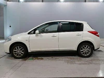 NISSAN TIIDA