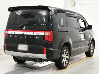 MITSUBISHI DELICA D5