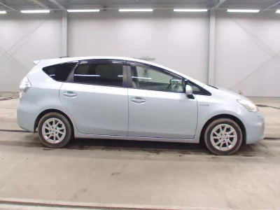 TOYOTA PRIUS ALPHA