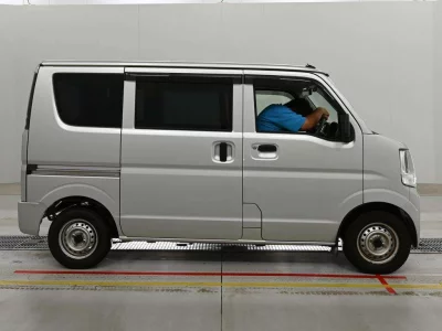 NISSAN CLIPPER VAN