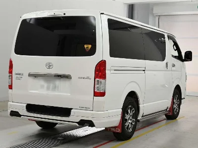 TOYOTA HIACE VAN