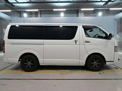 TOYOTA REGIUS VAN