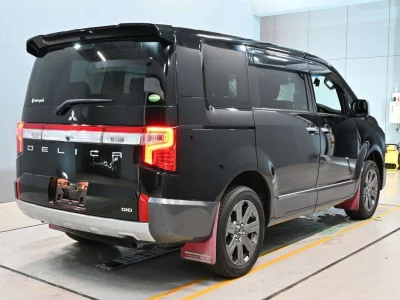 MITSUBISHI DELICA D5