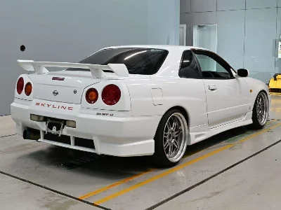 NISSAN SKYLINE