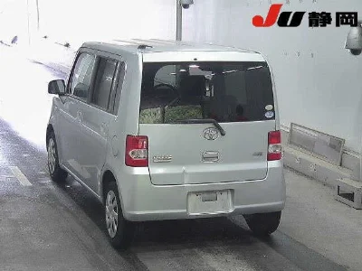 TOYOTA PIXIS SPACE
