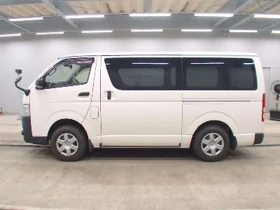 TOYOTA REGIUS VAN