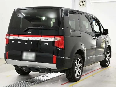 MITSUBISHI DELICA D5