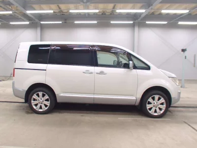 MITSUBISHI DELICA D5