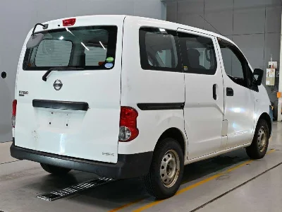 NISSAN NV200