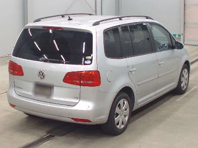 VOLKSWAGEN GOLF TOURAN
