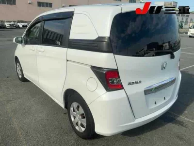HONDA FREED SPIKE
