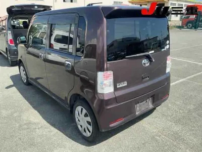 TOYOTA PIXIS SPACE