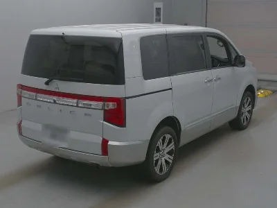 MITSUBISHI DELICA D5