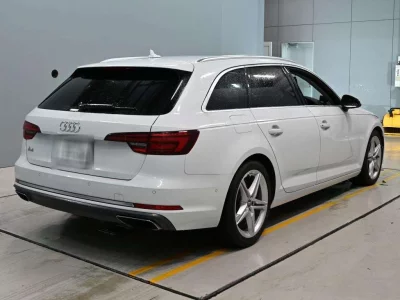 AUDI A4 AVANTE