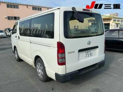 TOYOTA HIACE VAN