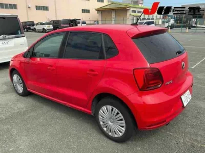 VOLKSWAGEN POLO