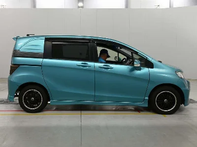 HONDA FREED SPIKE