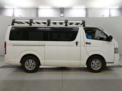 TOYOTA REGIUS VAN