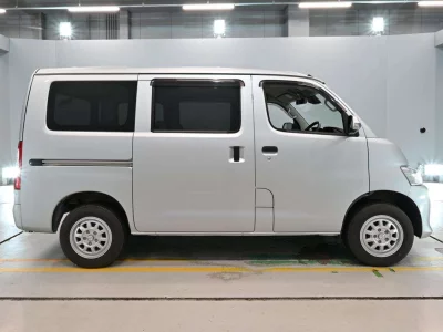 MAZDA BONGO VAN
