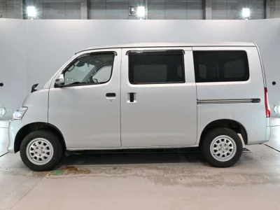 MAZDA BONGO VAN