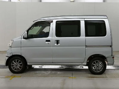 TOYOTA PIXIS VAN