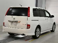 Цена авто Toyota Isis с аукционов Японии, номер кузова ZNM10W, пробег 138 000, оценка 2