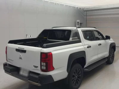 MITSUBISHI TRITON
